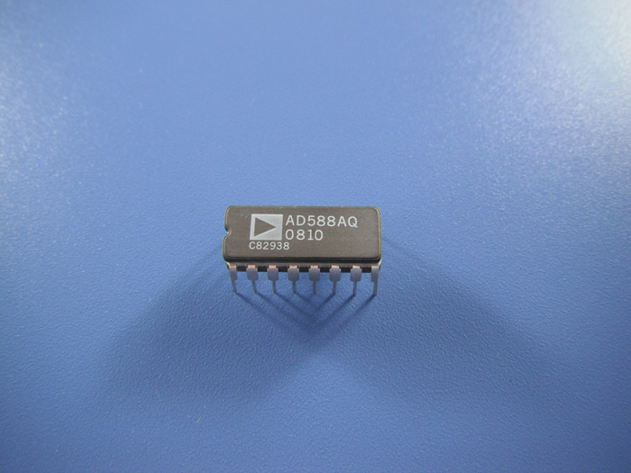 AD588AQ