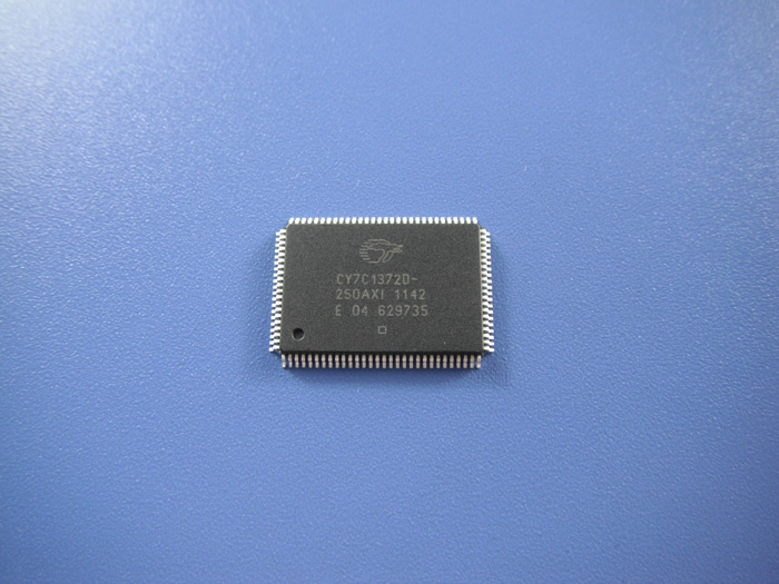 CY7C1372D-250AXI